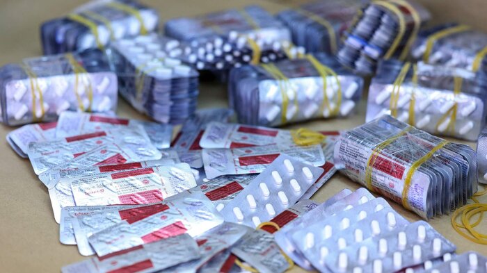 Bildet viser ulike typer fentanylpakker