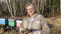Kari-Anne foran bikubene