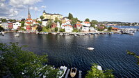 Oversiktsbilde av Arendal sentrum en fin sommerdag