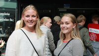 Sykepleierstudentene Elida Lillehammer Bakka og Karoline Szabo